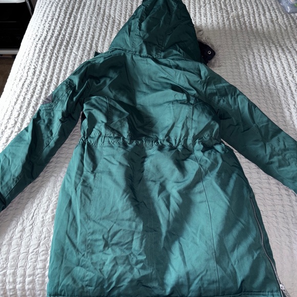 Hollister Women's Green Down Coat with Faux Fur Hood - Picture 5 of 11